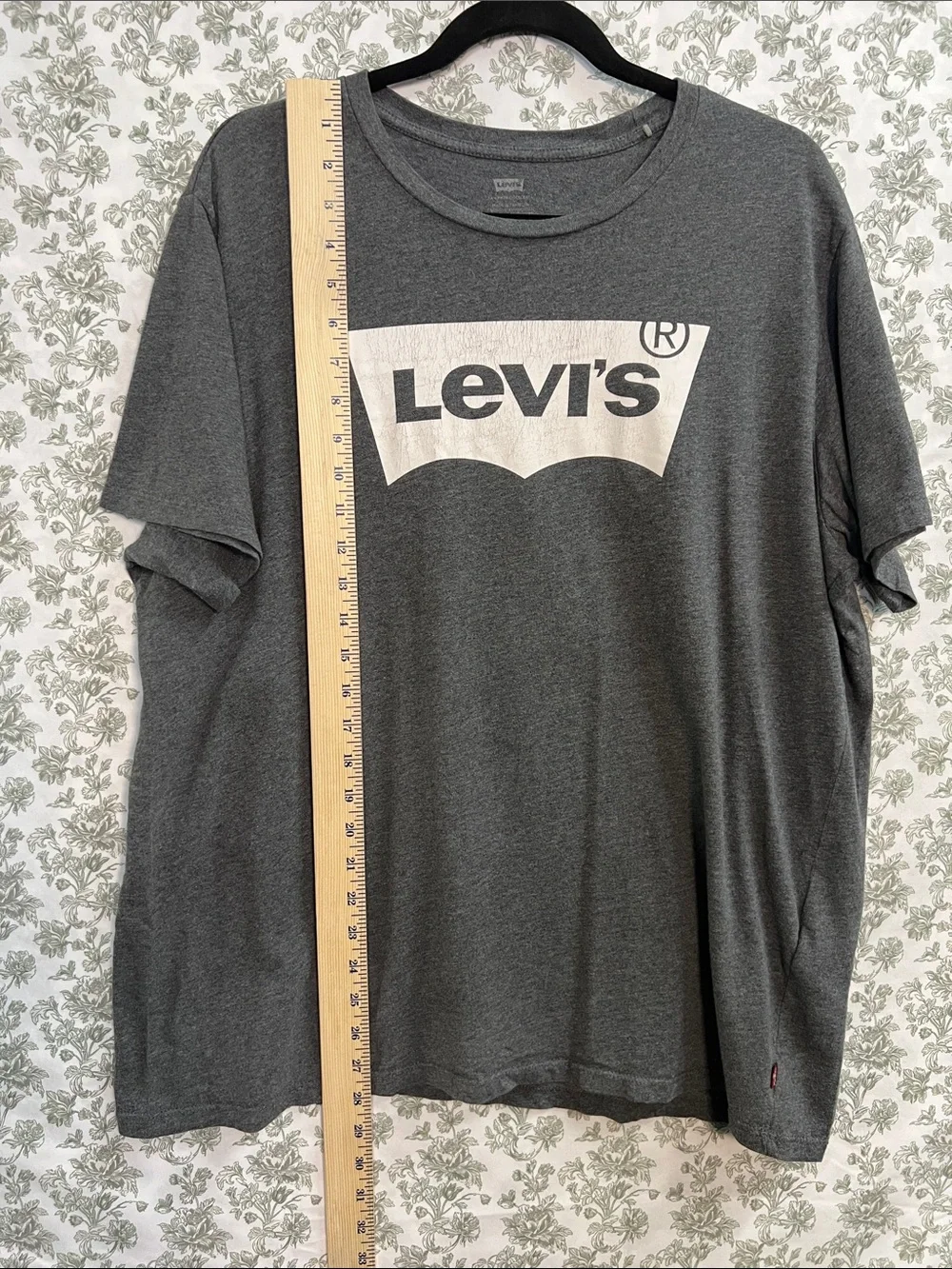 Levi's Charcoal Gray Logo Short-Sleeve Tee